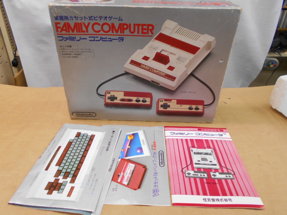 ★ファミコン本体、箱説付き | シンメイ堂