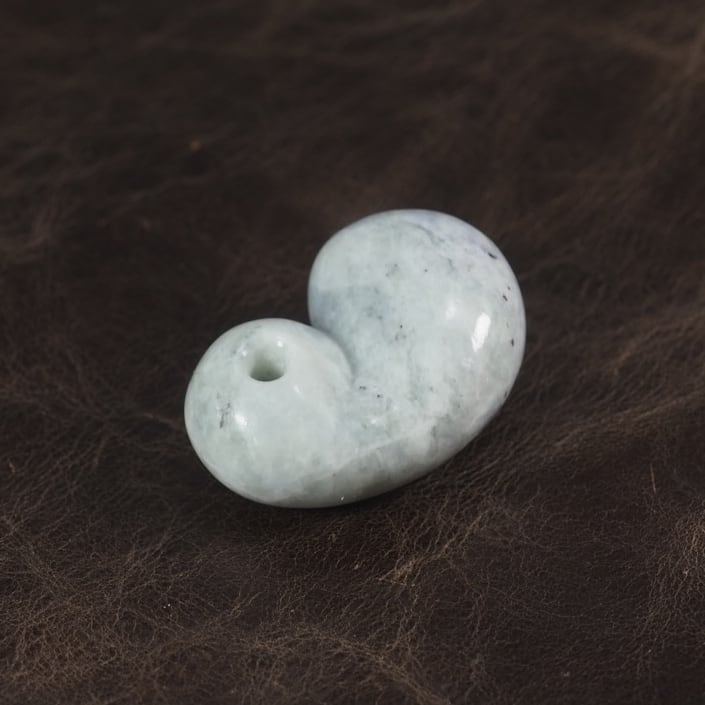 糸魚川翡翠 ラベンダー翡翠 ふく勾玉 14.9g Itoigawa lavender Jadeite
