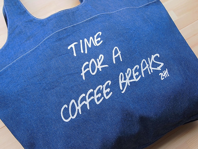 ショッピングショルダーバッグ（TOTE BAG LIGHT COLOR DENIM "COFFEE BREAKS 24H"）