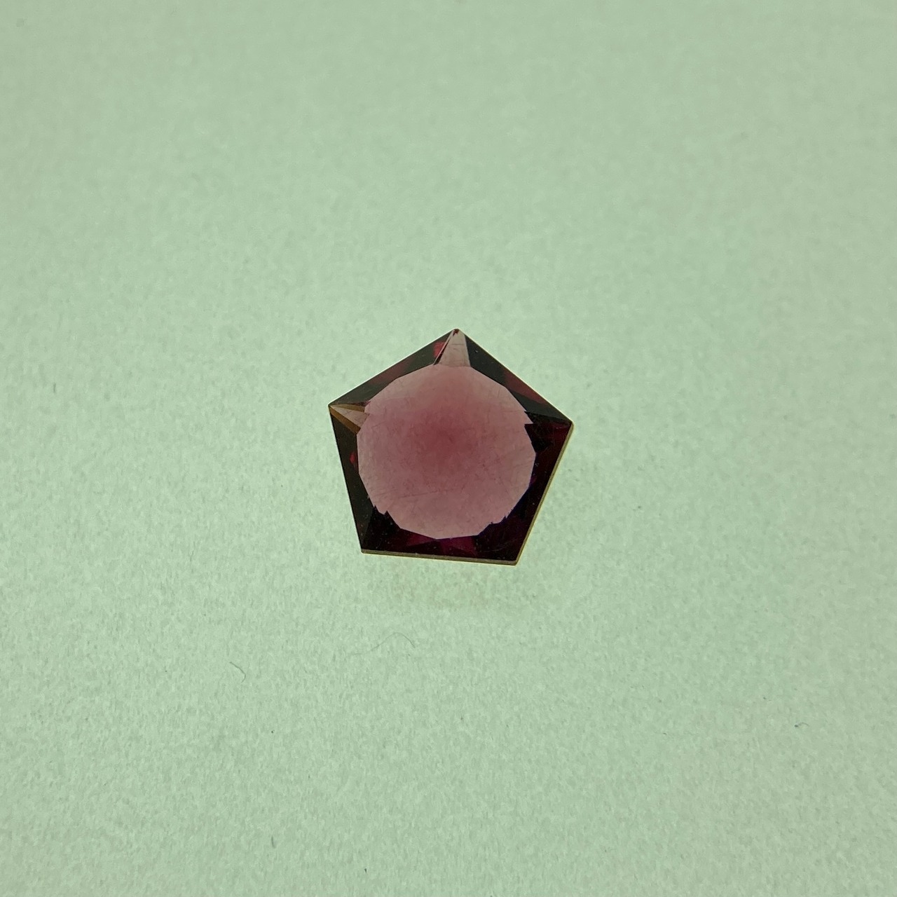 ロードライトガーネット 0.680ct 赤紫色 簡易ソーティング付き r-0387