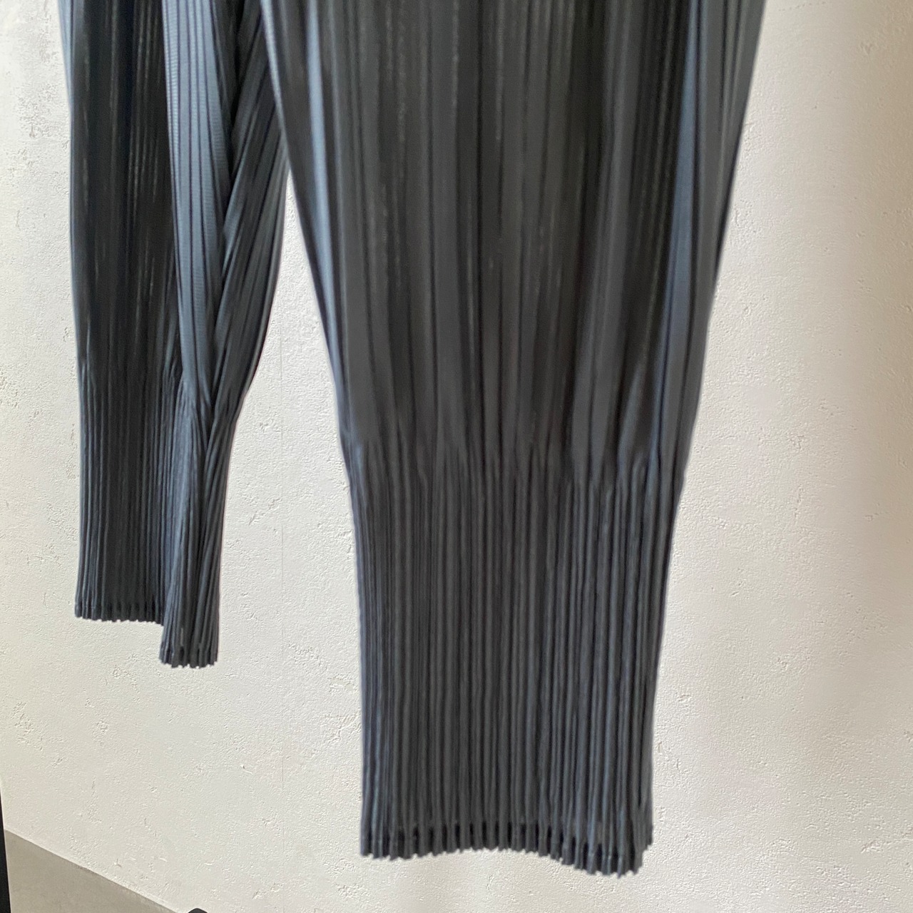 【受注予約：7月中旬入荷予定】tapered pleated 【PT】/gray