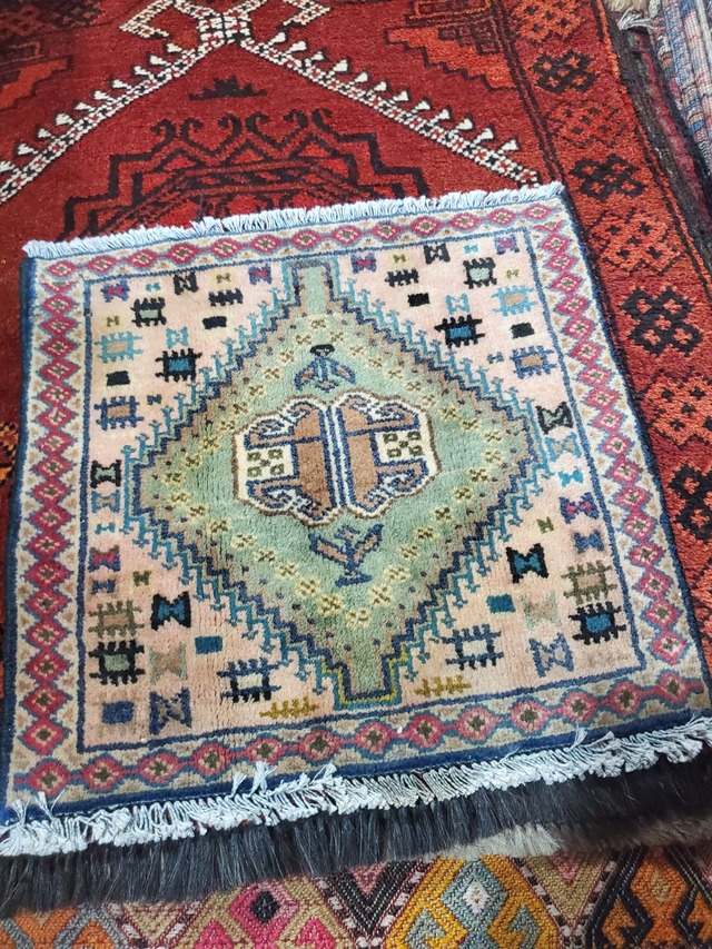 絨毯クエスト73【No.S-259】 ※現在、こちらの商品はパキスタンに置いてあります。ご希望の方は先ずは在庫のご確認をお願いします。