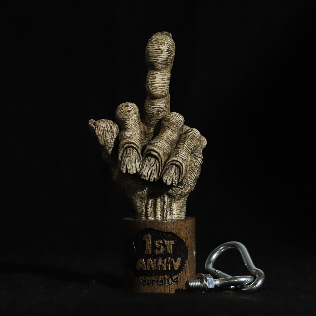 [1周年記念・数量限定] "1st Anniv" SUPER BIG KEYHOLDER - serial.04/KHAKI