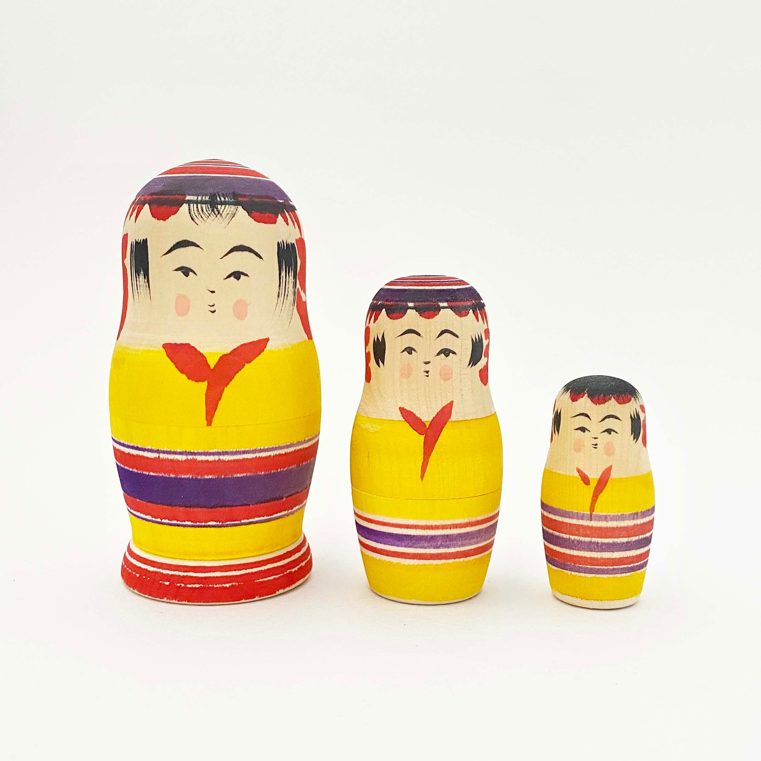 こけしのマトリョーシカ「伝統コケーシカ」（弥治郎系 新山実工人 / 3個組）