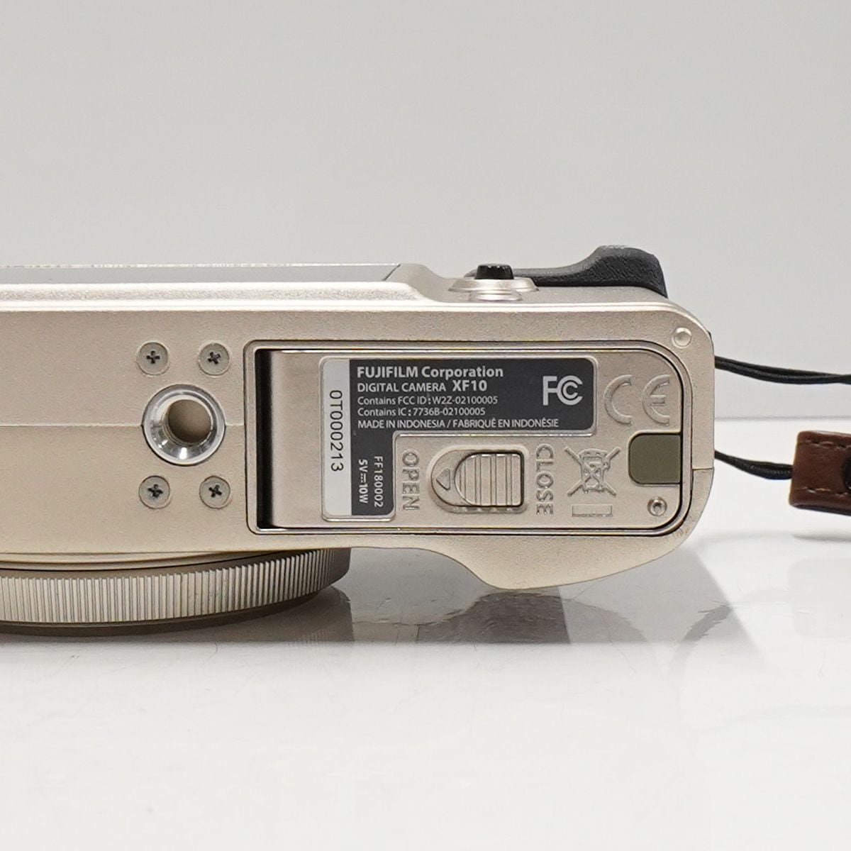 XF10 富士フイルム USED超美品 コンパクトデジタルカメラ 本体＋バッテリー APS-C 18.5ｍｍ F2.8 単焦点 Wi-Fi 完動品  CP4001