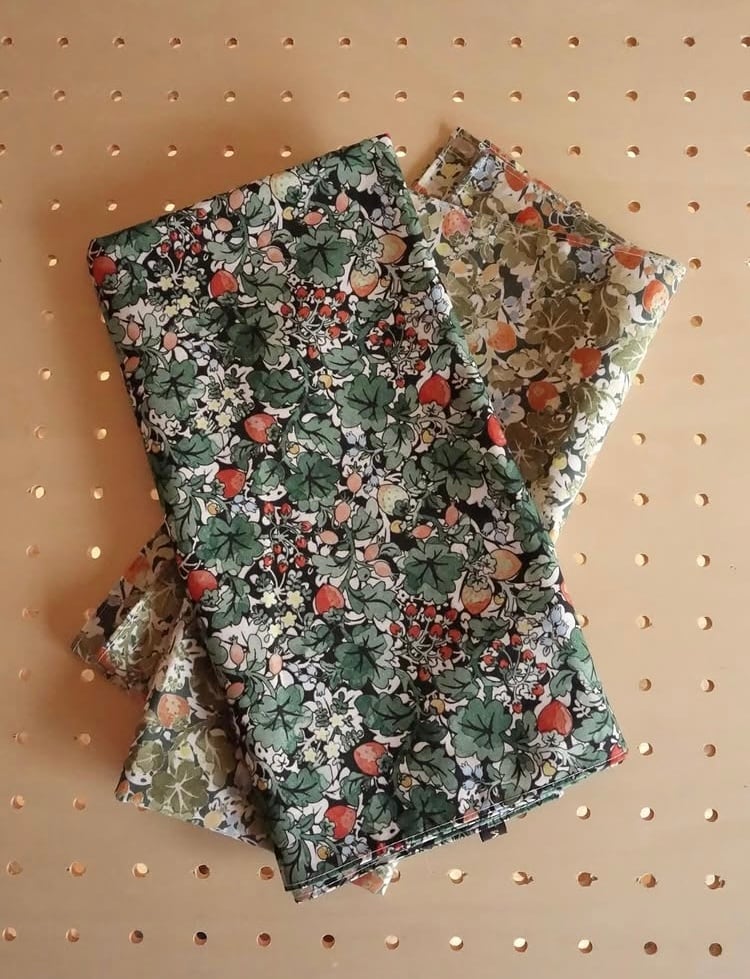 R＆D.M.Co- OLDMAN'S TAILOR WILD BERRY FIELD LAWN BANDANA