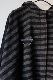 Aarikka golden semicircle brooch - navy