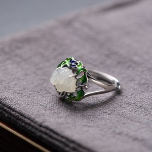 蓮の花のリング - 自然の美しさと職人の技を見事に融合 R436