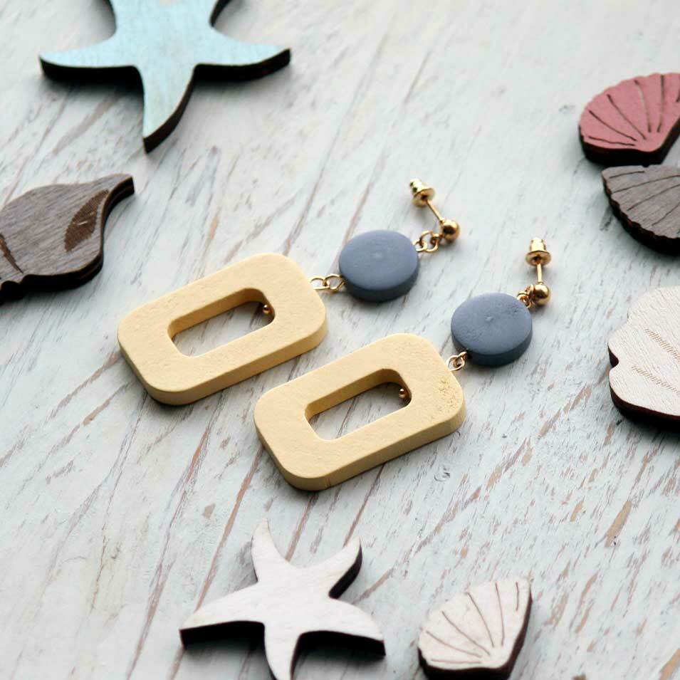 スクエアブルー ピアス シンプル おしゃれ ウッド かわいい 個性的 女子会 夏 夏ピアス トレンド 女子力 Leporem