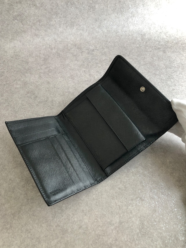 PRADA プラダ 財布 ブラック ロゴ サフィアーノレザー 2つ折り vintage ヴィンテージ オールド gfnuwt