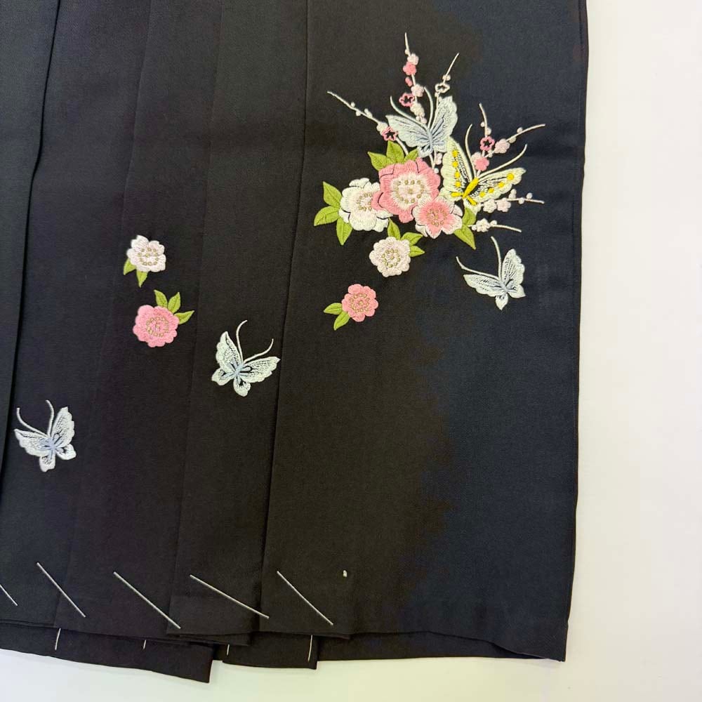 袴 S size 紐下丈87cm 行灯袴 卒業袴 女性用袴 刺繍 黒 中古 4708 袴 S size 紐下丈87cm 行灯袴 卒業袴 女性用袴 刺繍 黒 中古 4708