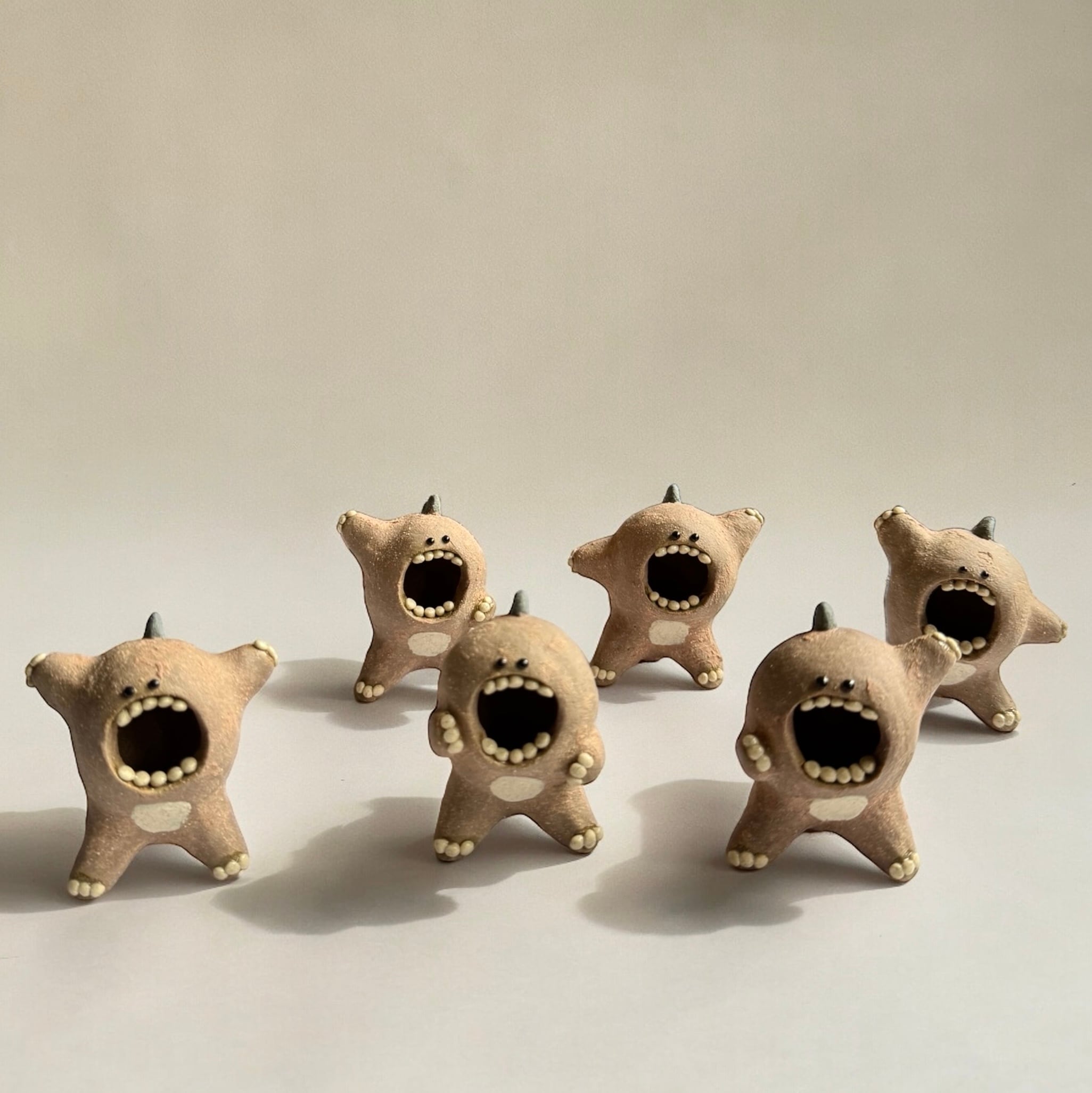 松本良太 陶器オブジェ かいじゅう | teshigotoya ねむの木の豆