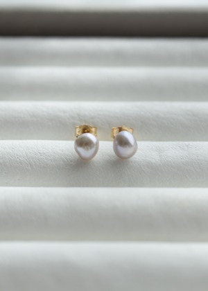 小粒 Ennui パールピアス-Gray／K14GF