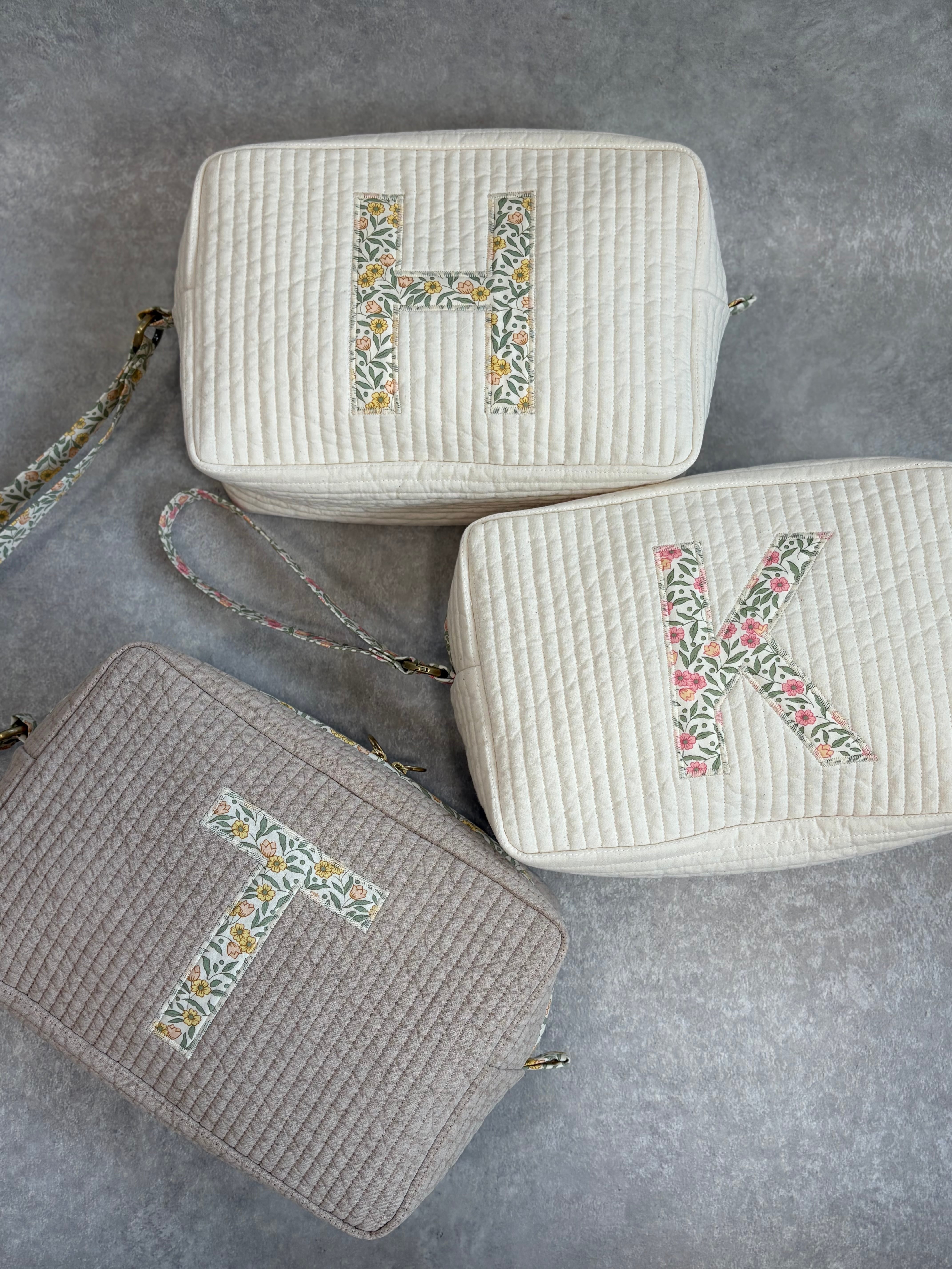 受注制作【washable】nubi initial pouch （ヌビの イニシャルポーチ