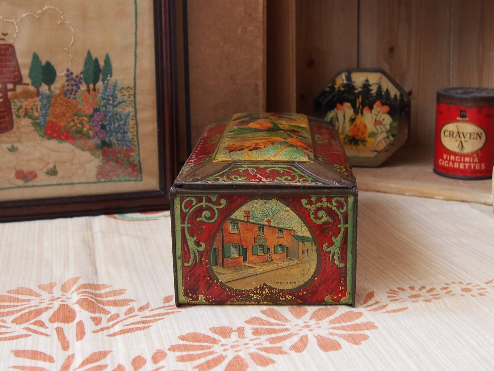 イギリスアンティーク ビスケット缶 BISCUIT TIN | Bonny Bee