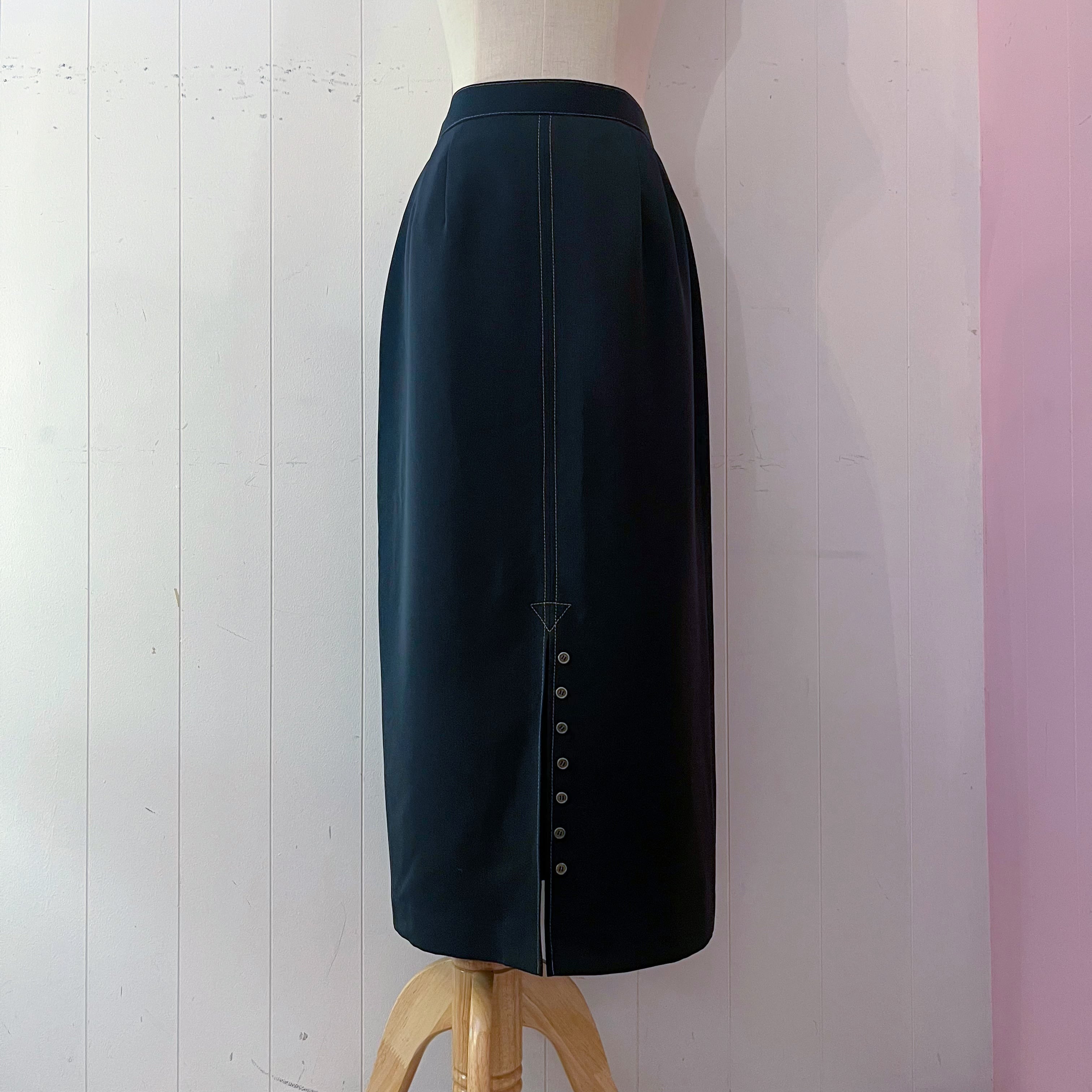 front slit button black skirt