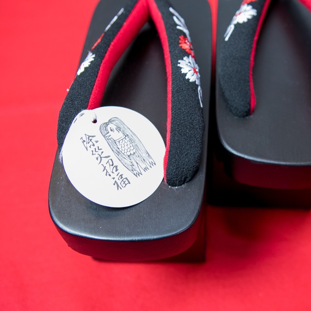 花柄鼻緒の三本歯高下駄 通称 花魁下駄 花魁体験スタジオやまと桜 花柄鼻緒の三本歯高下駄 通称 花魁下駄 花魁体験スタジオやまと桜