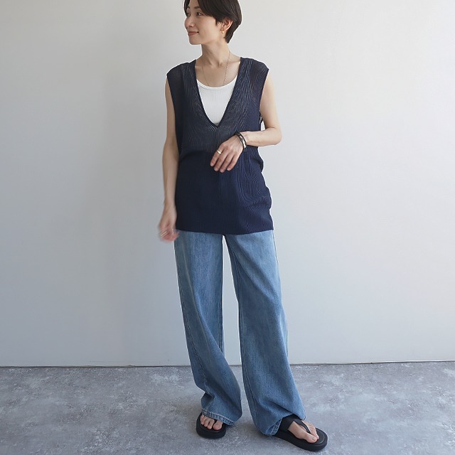 Vネック透かしベスト