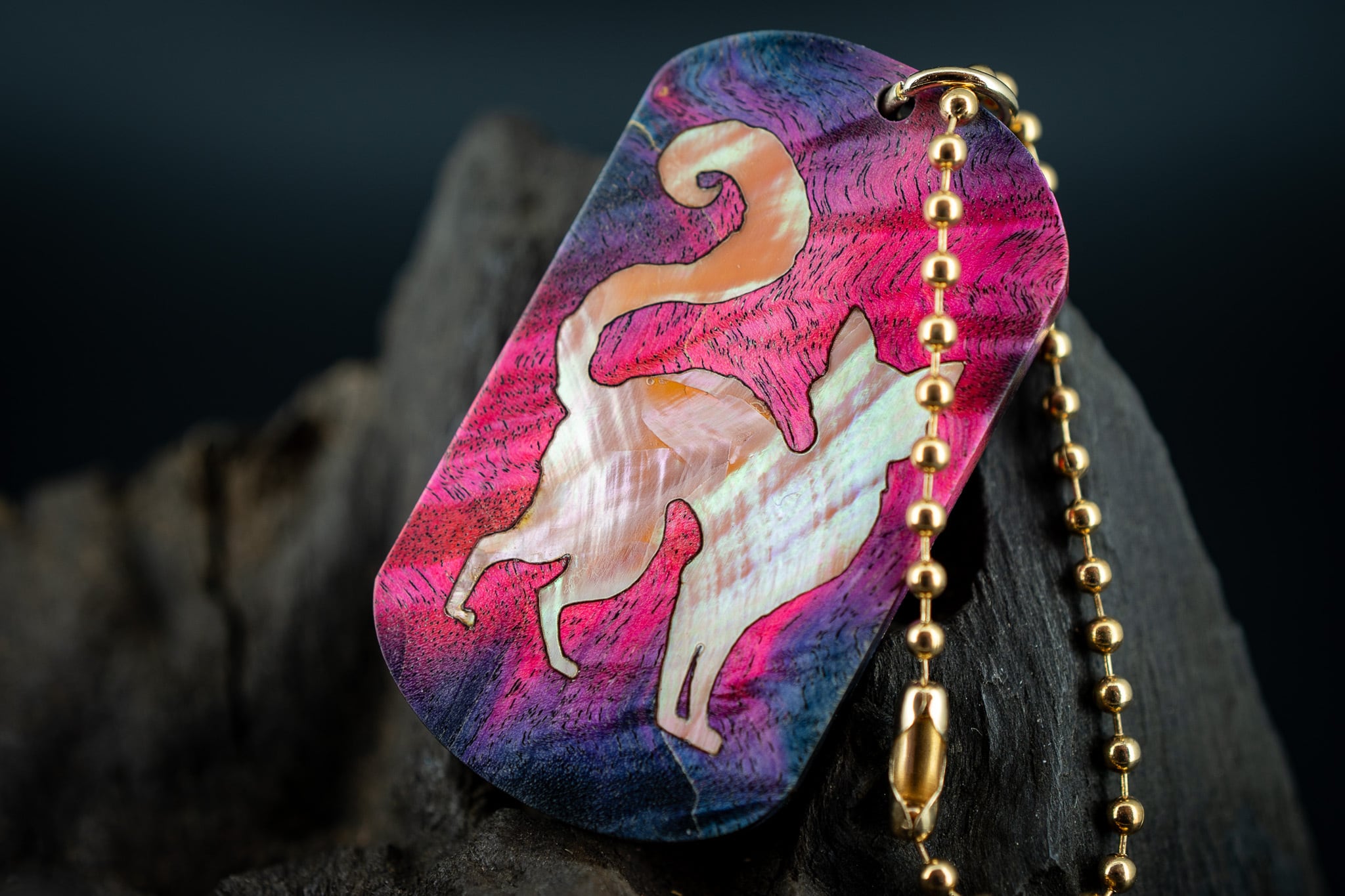 【カナダの象徴】ハードメープル 瘤杢 スタビライズウッド ドッグタグ 象嵌 探る視線