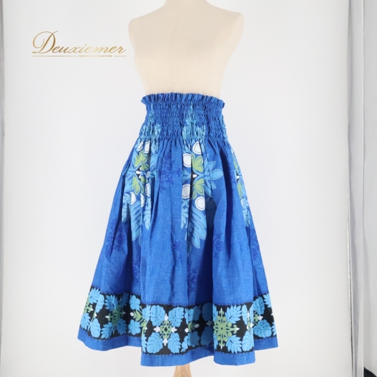 フラダンス 衣装 パウスカート ブルー系 ハワイアンプリント アロハ 花柄 フラワープリント 植物柄 レッスン 練習 フラ ダンス ブラック系 グリーン系 青 水色 黒 黄緑 華やか 鮮やか さわやか 大人っぽい 上品 ふんわり かわいい フェミニン エレガント レディース ダンス衣装 ビビッド おしゃれ 軽やか