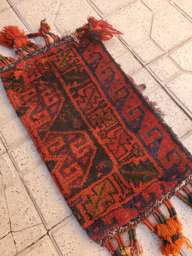 絨毯クエスト44【No.60】枕 (70年) ※現在、こちらの商品はイランに置いてあります。ご希望の方は先ずは在庫のご確認をお願いします。
