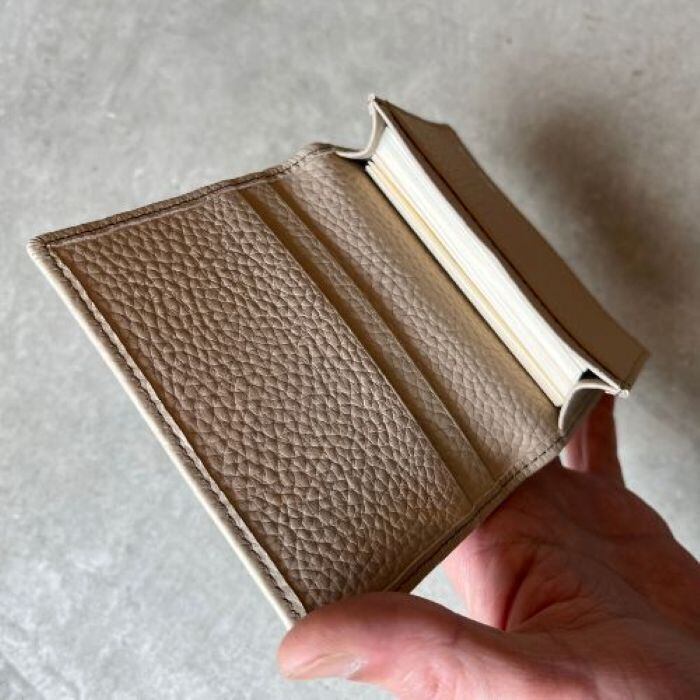 シュリンクレザー】本革通しマチ名刺入れ（50枚収納可能）〈Leather