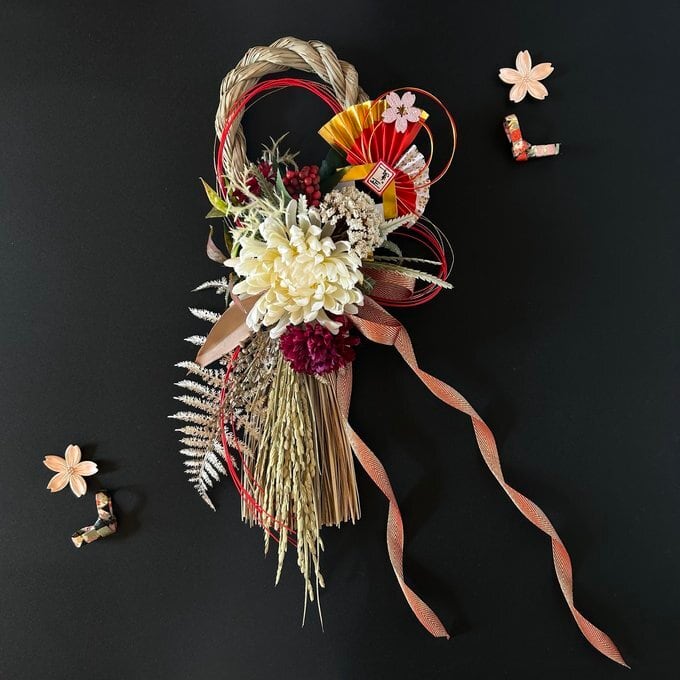 2026年☆お正月飾り★白い菊の扇のしめ縄飾り しめ飾り モダンしめ縄 タッセルしめ縄飾り ナチュラル 白菊 稲穂 千両 扇 桜