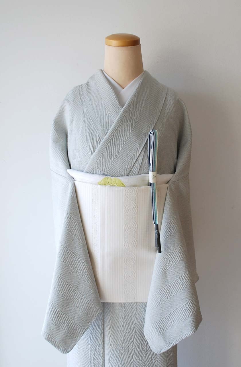 夏きもの】藍白色×パステル 縫い絞り ヘリンボーン風 絽小紋 | 大山