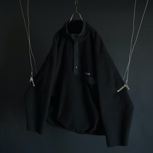 " GAP " over silhouette black color snap fleece pullover