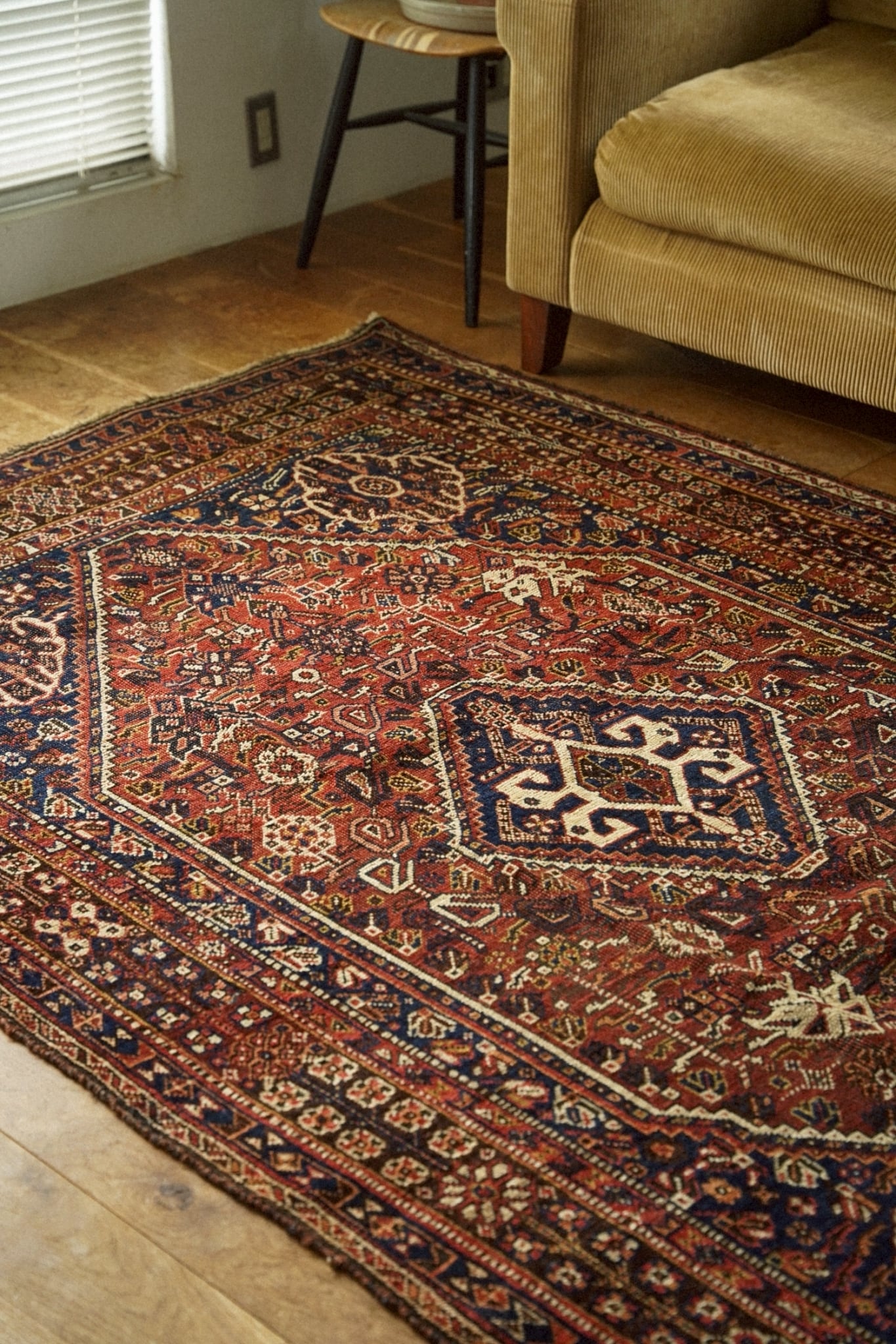 2146-Semi Antique Khamse rug | 手織りのヴィンテージラグ専門店