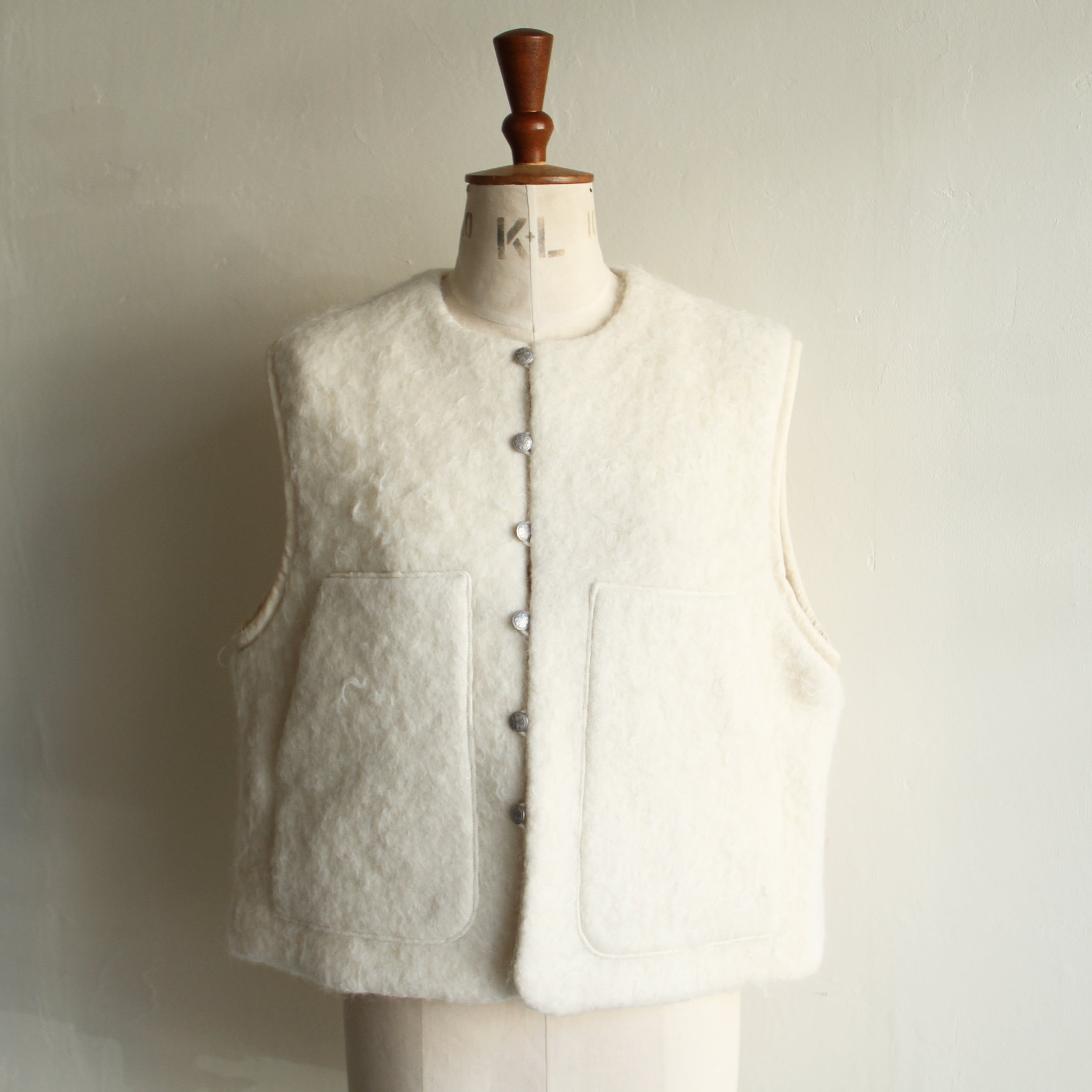 TOURNON. Loopcut shaggy vest