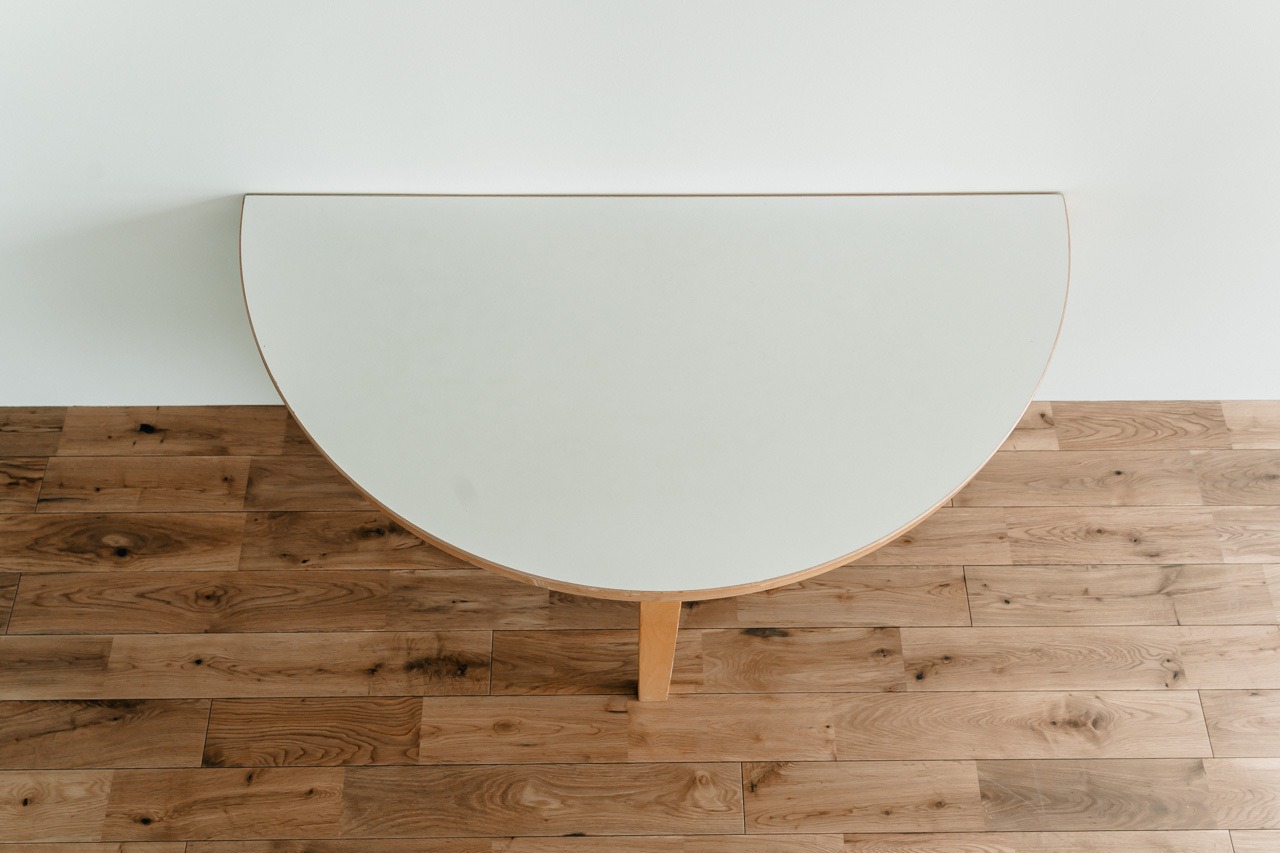 テーブル 95｜Alvar Aalto（アルヴァ・アアルト）｜半円形ラミネート天板