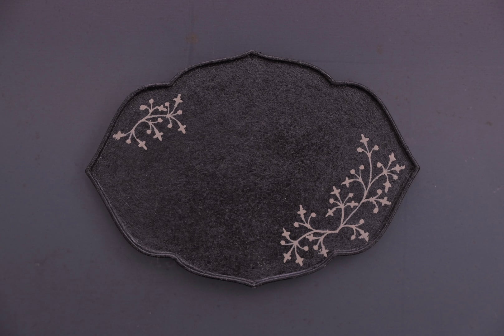 蝶野秀紀 輪花皿 葉 上絵(カリフラワー)黒 小