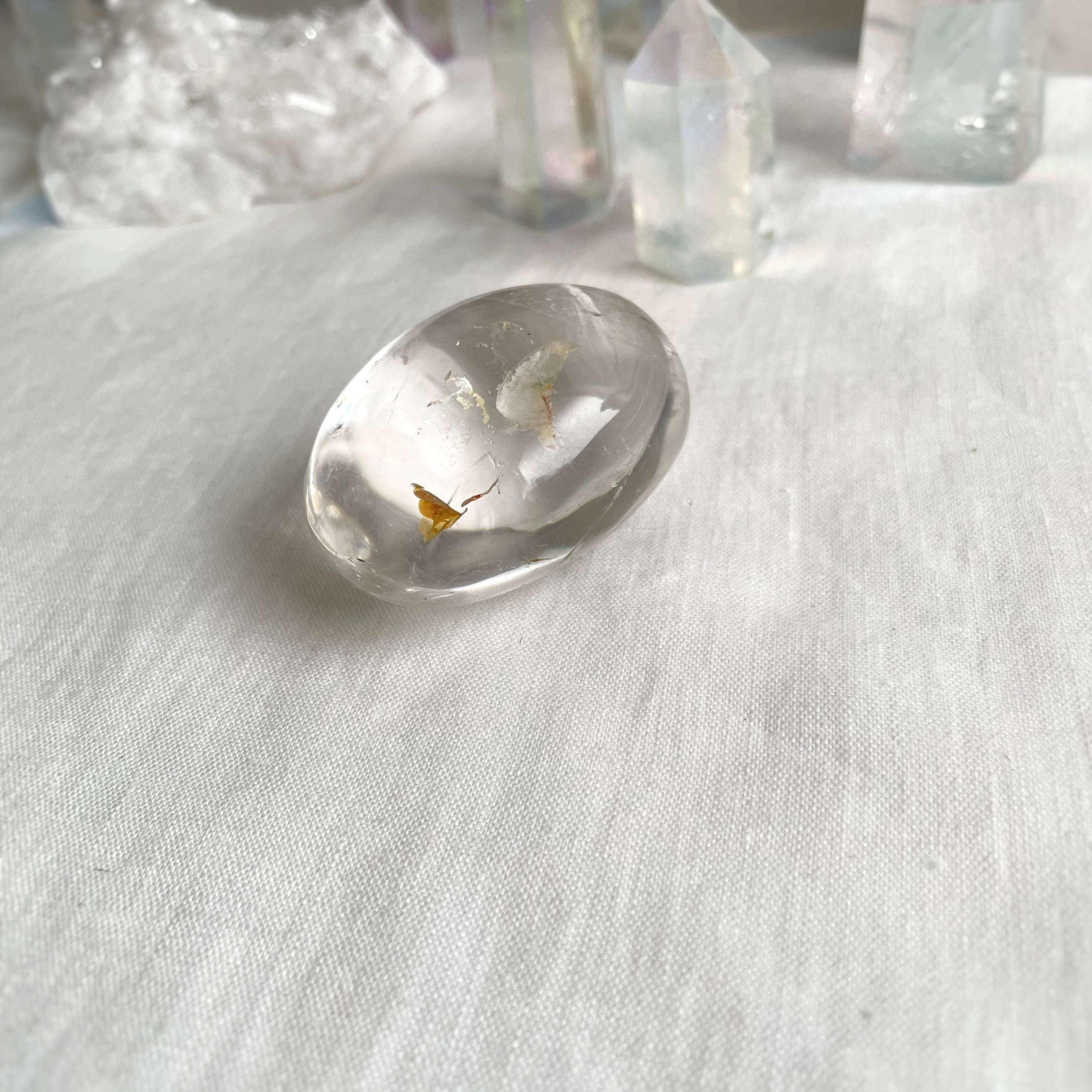 金の月と虹入り／ゴールデンヒーラー入り水晶パームストーン | Moon's