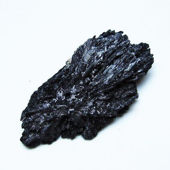 ブラック カイヤナイト 原石 一点物 171-7596