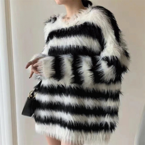 【送料無料】トップス セーター ロング丈 チュニック 大きい ゆったり オーバーサイズ プラスサイズ ぽっちゃり 長袖 Uネック Aライン フレア プルオーバー 厚手生地 ふわふわ ファー しましま ボーダー かわいい 大人可愛い 大人女子 こなれ感 カジュアル 大人 デート お出かけ お茶会 女子会 休日 授業参観 冬 20代 30代 40代 女性用 レディース ママ 着回し プチプライス デイリーユース 普段使い ファッション コーデ スタイル 楽ちん あったか 暖かい 定番アイテム 着痩せ