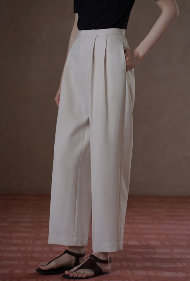 テーパードハイウエストパンツ