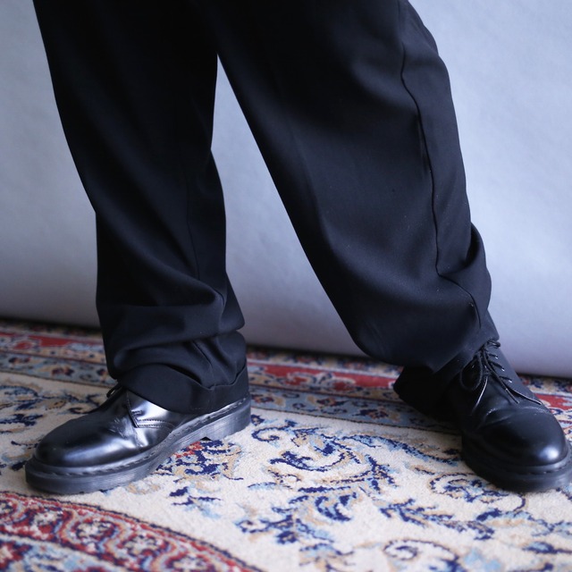 2-tuck tapered silhouette black wide slacks