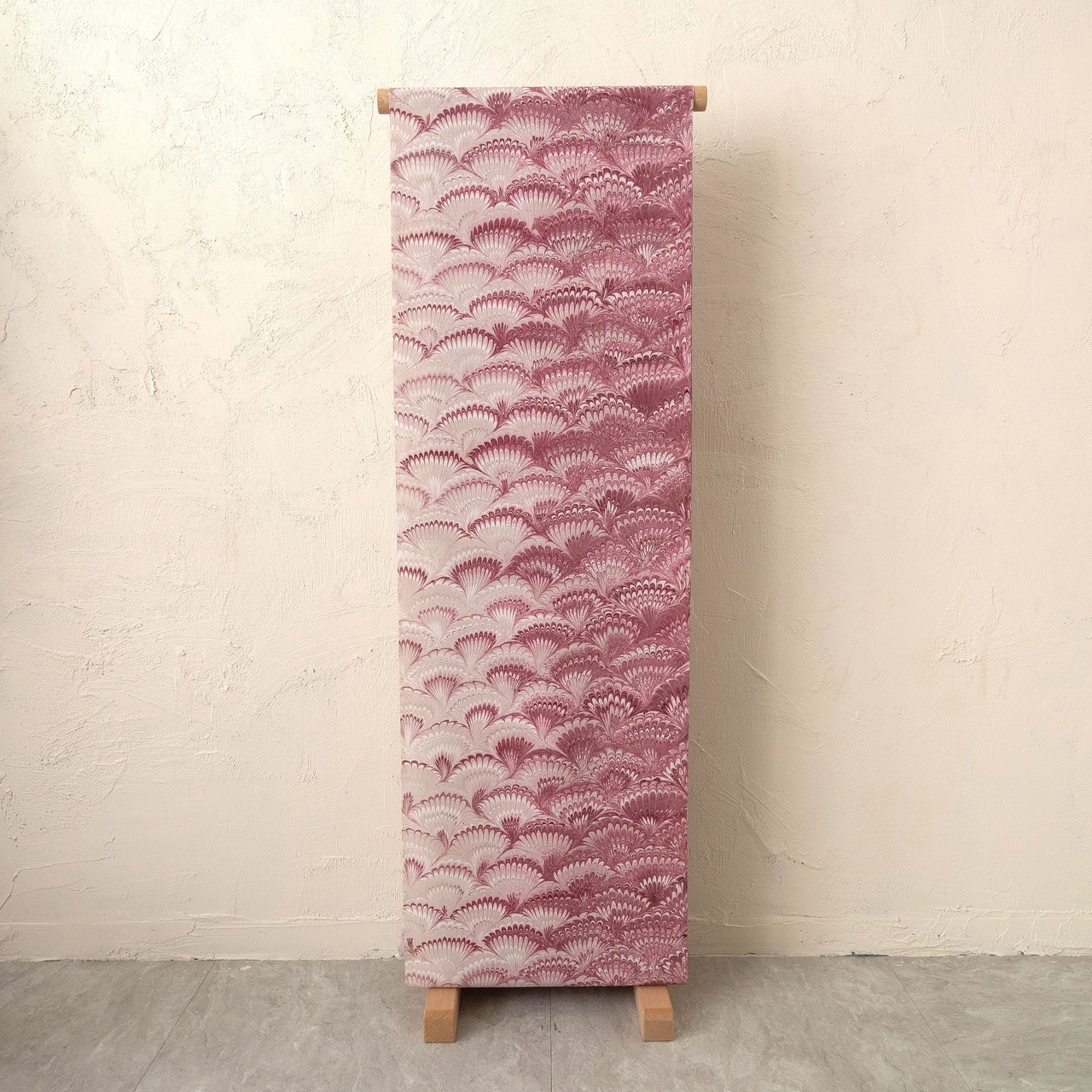 「ラズベリーレッド×グレージュ」花火柄〜洗えるきもの（シルジェリー）〜