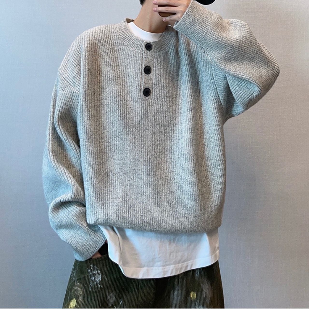 ヘンリーカラーボタンラウンドネックニット　1037