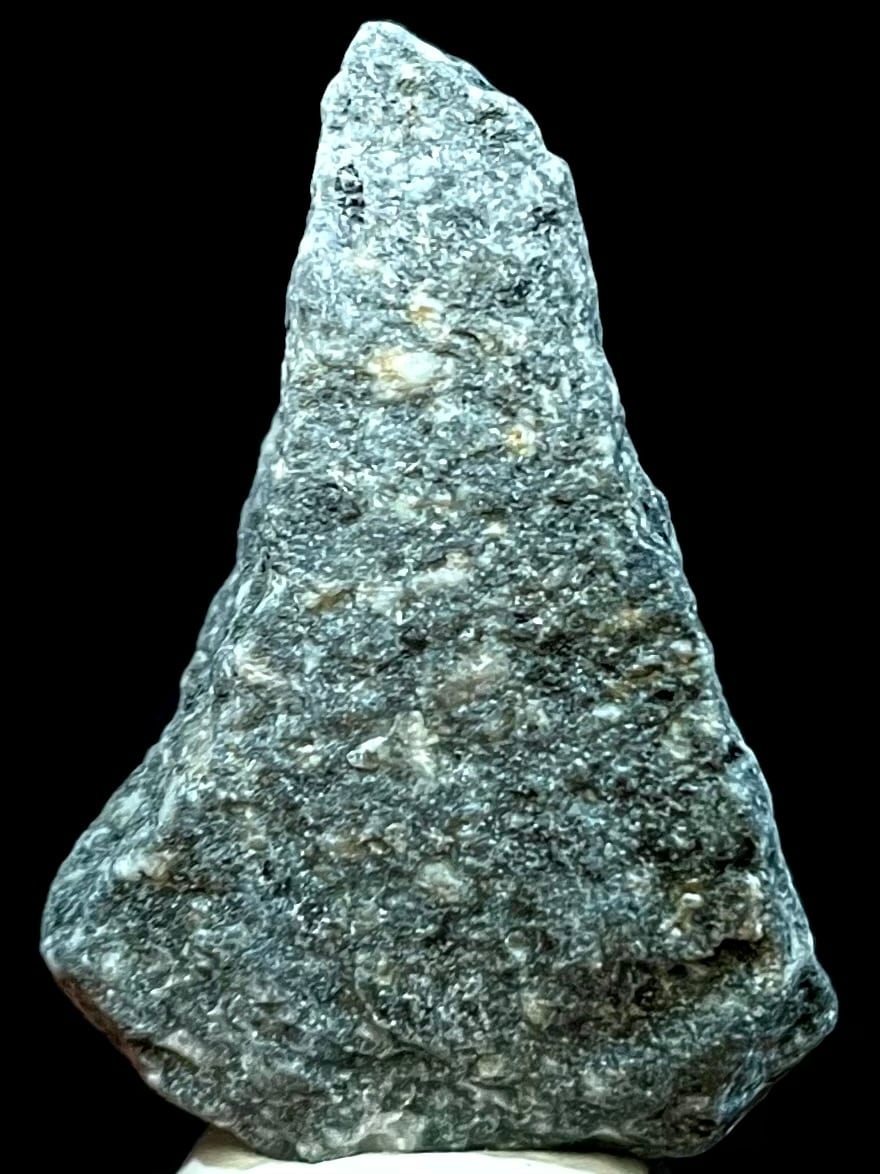 1) 高波動!「遠野の石」無研磨原石(小型)