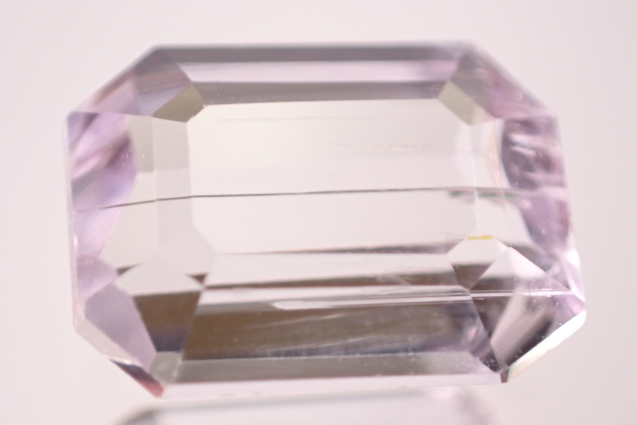 クンツァイト(簡易ソーティング付)　3.248ct　[D3-66]