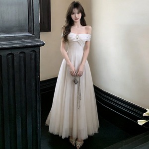 ロングドレス レディース オフショルダー チュール素材 ねじりデザイン ジュエリー装飾 フレアスカート アイボリー パーティー ウェディングDQ2-WDS5702