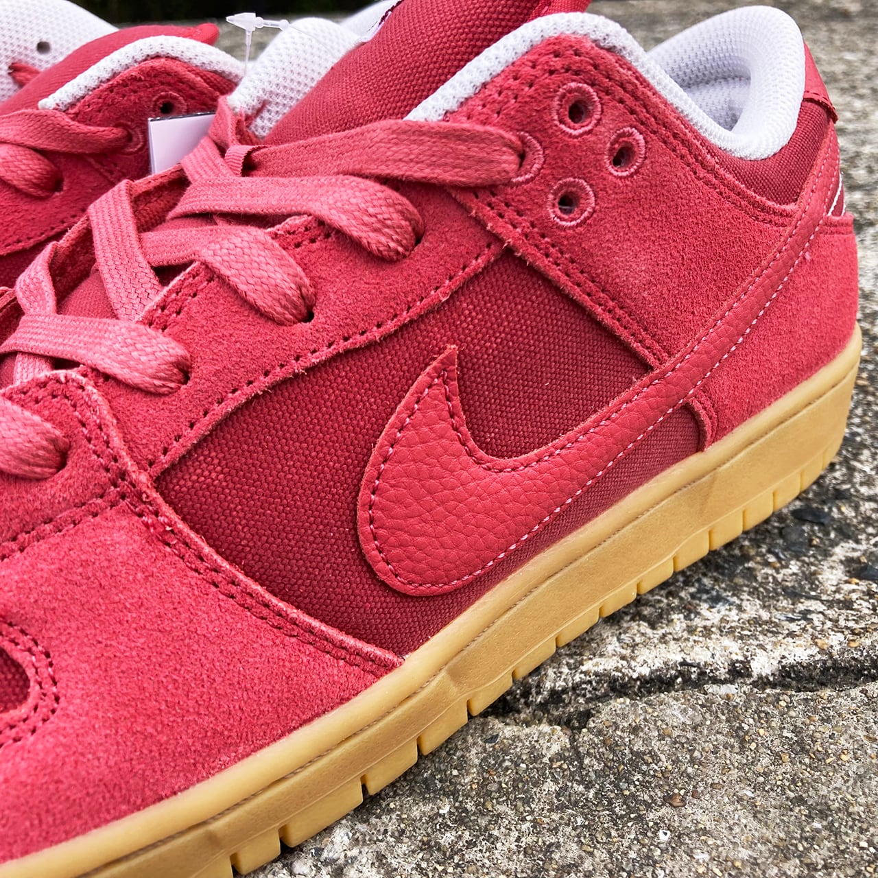 NIKE SB DUNK LOW  Adobe\