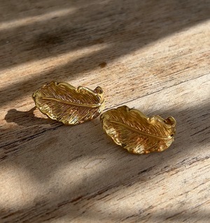 Wide feather hoop pierceワイドフェザーフープピアス