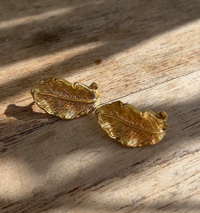 Wide feather hoop pierceワイドフェザーフープピアス