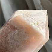 ピンクアメジスト、フラワーアゲート共生タワー*天然石ポイント*インテリア*T23