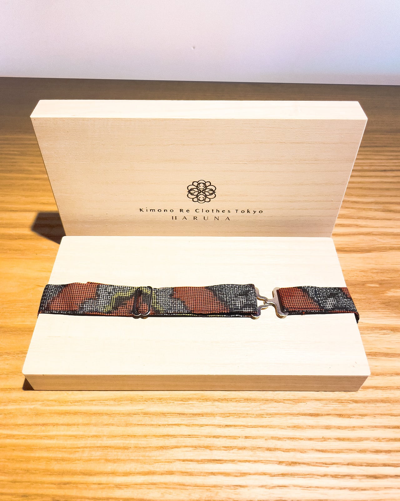 Oshimatsumugi pointed bow tie & pocket chief / 蝶ネクタイ 大島紬