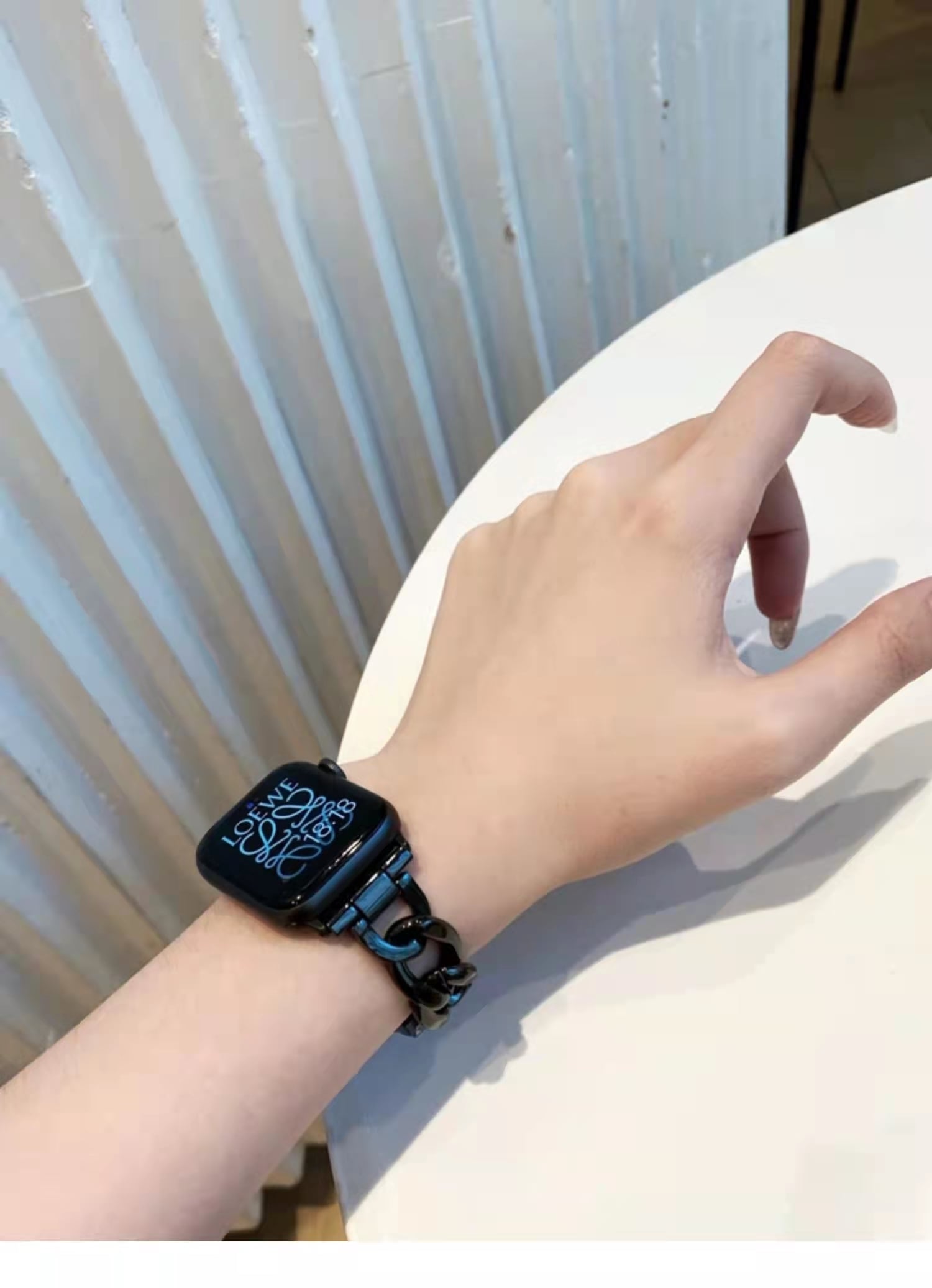 Apple Watchバンド チェーン メタル 腕時計ベルト 高級感金属