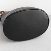 プラダ バックル スタッズベルト付 レザー バケットバッグ ブラック レザー AW25